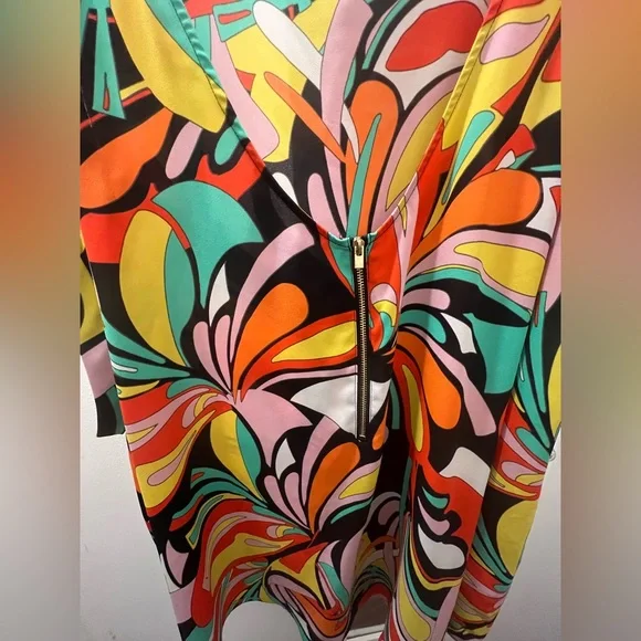 BOLD elements Multicolor Abstract Print V-Neck Top - Picture 3 of 5
